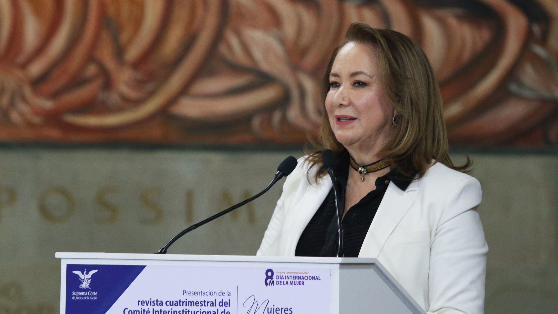 Yasmín Esquivel Mossa, ministra presidenta del Comité Interinstitucional de Igualdad de Género, durante la presentación de la revista cuatrimestral Mujeres en la Justicia.