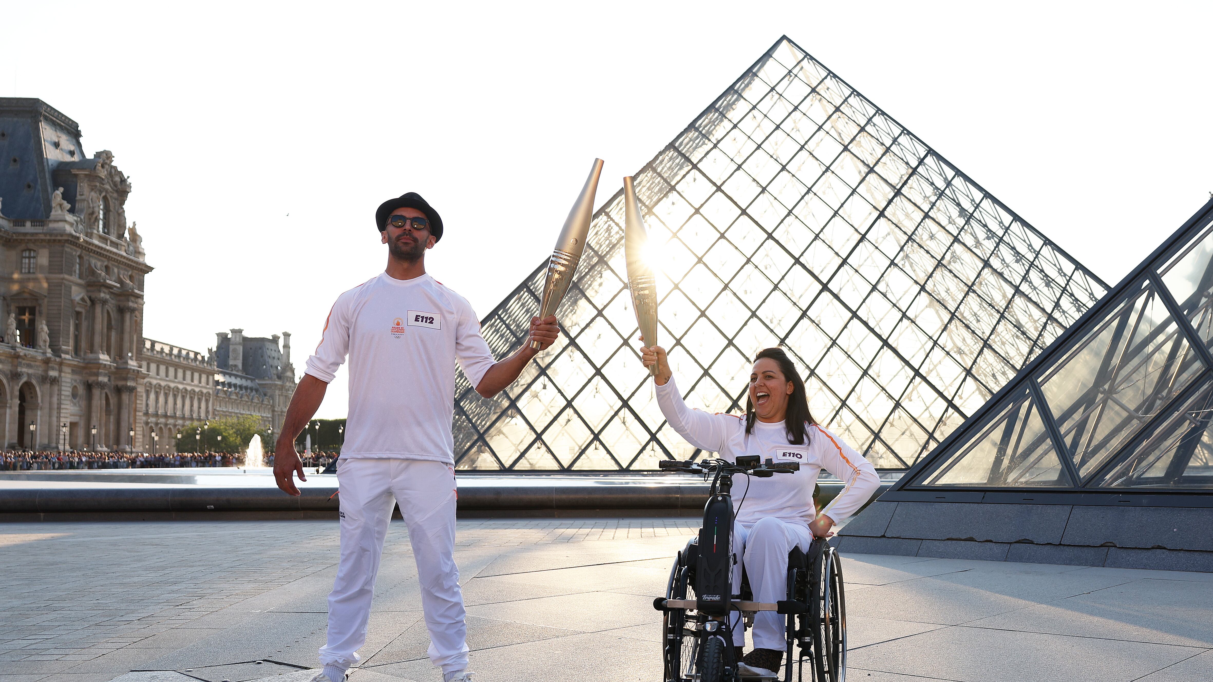 La antorcha olímpica llega a París para los Juegos Olímpicos 2024.