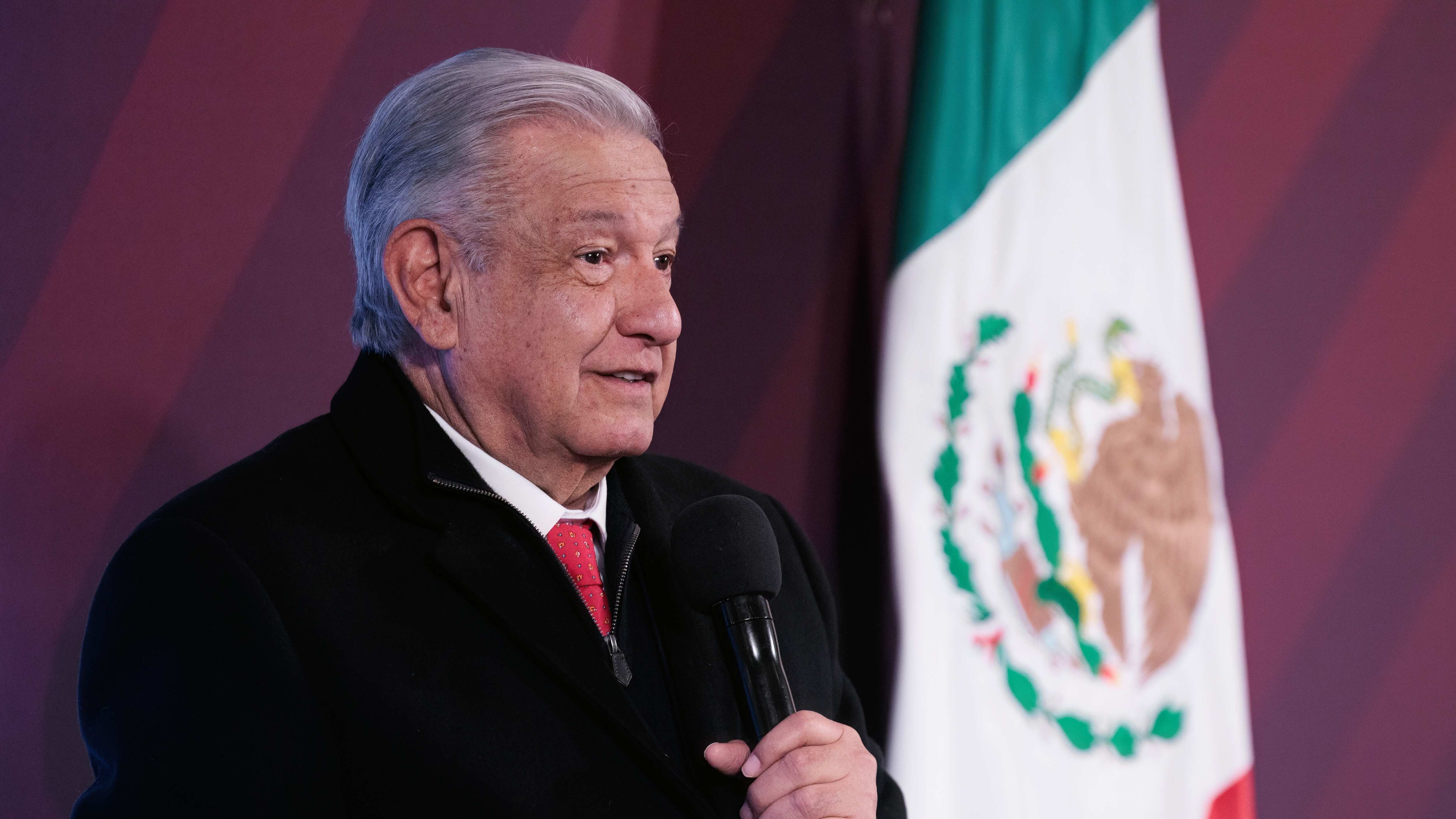 Cuauhtémoc, Ciudad de México, México, 27 de diciembre de 2023. 
Andrés Manuel López Obrador, presidente Constitucional de los Estados Unidos Mexicanos en conferencia de prensa matutina en el Salón Tesorería de Palacio Nacional. Lo acompañan Martí Batres Guadarrama, jefe de gobierno de la Ciudad de México; Luisa María Alcalde Luján, secretaria de Gobernación; Félix Arturo Medina Padilla, Subsecretario de Derechos Humanos, Población y Migración de la Secretaría de Gobernación; Teresa Guadalupe Reyes Sahagún, comisionada de la Comisión Nacional de Búsqueda; Carlos Gastón Torres Rosas, secretario técnico del Gabinete de la Presidencia y coordinador general de Programas para el Bienestar y Ana Elizabeth García Vilchis. 
Foto: Presidencia