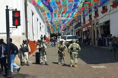 Detienen a seis escoltas de Carlos Manzo, tras presuntas irregularidades en el crimen