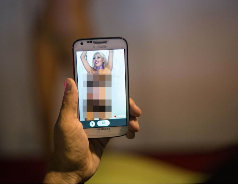 Inicia en entornos digitales, redes sociales y apps de citas. (Cuartoscuro)