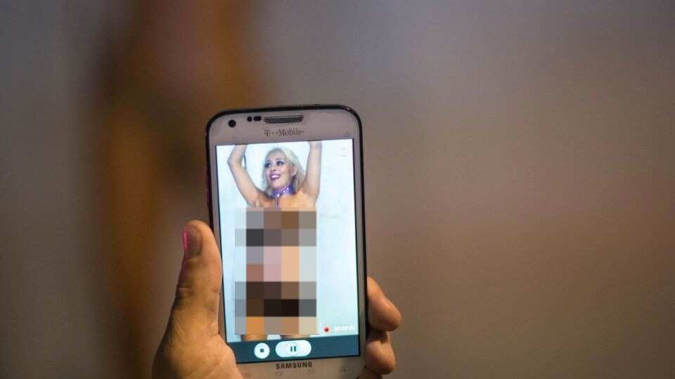 Inicia en entornos digitales, redes sociales y apps de citas. (Cuartoscuro)