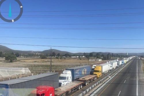 Bloqueo en la Puebla-Orizaba suma 20 horas; desata confrontación entre Quecholac y Segob