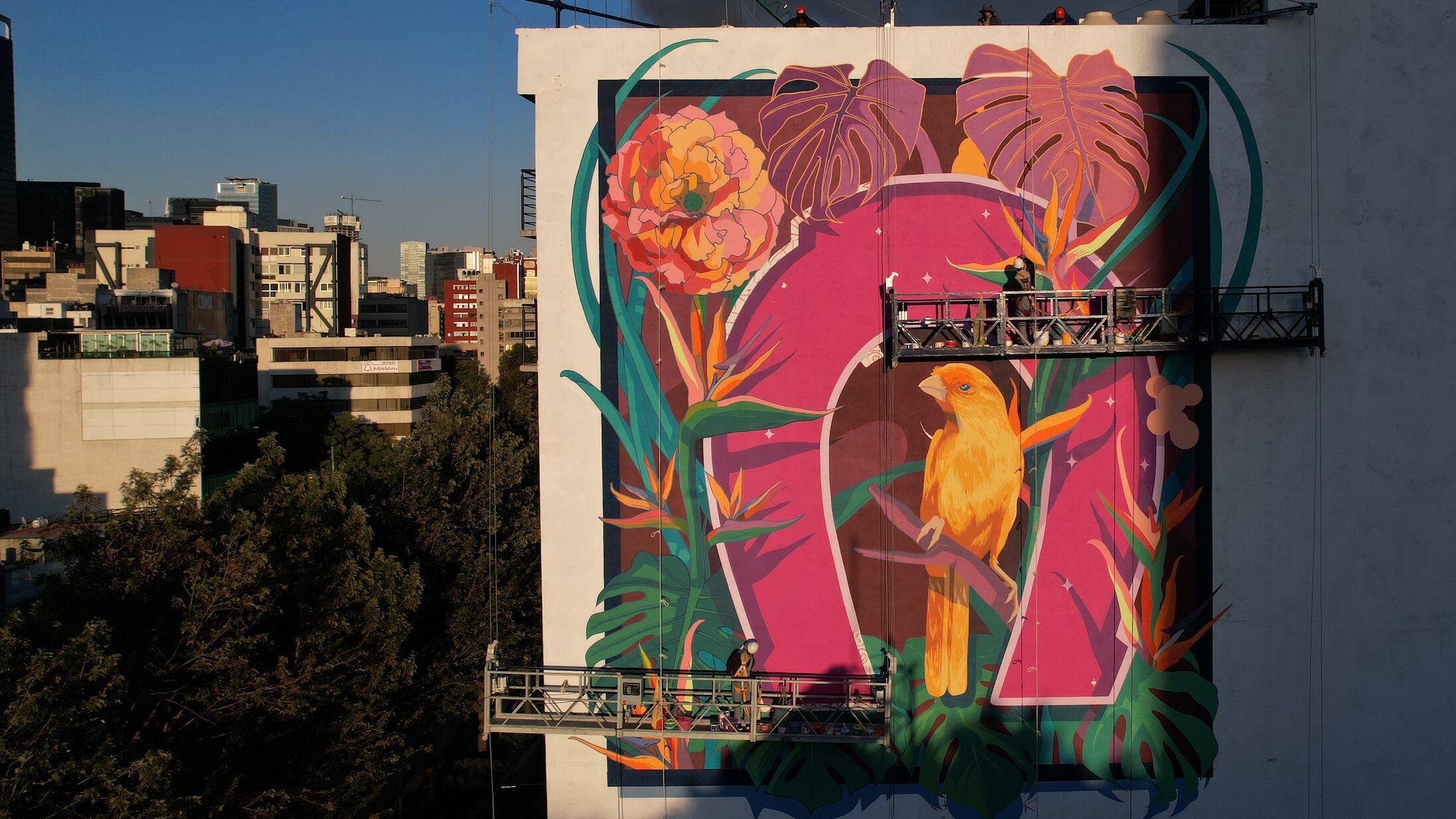 Tres renombrados artistas realizaron tres murales de gran formato en ubicaciones estratégicas de la Ciudad de México con el propósito de preservar con estas obras, el medio ambiente