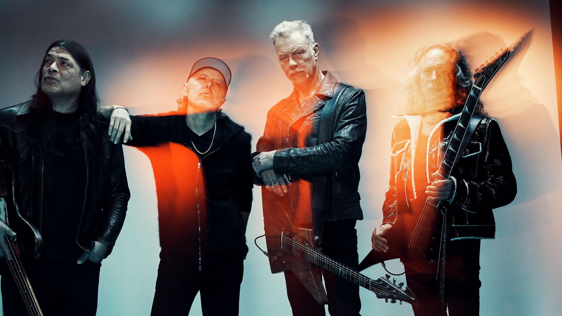 La agrupación invade las salas de cine previo al lanzamiento de su nuevo disco "72 seasons".