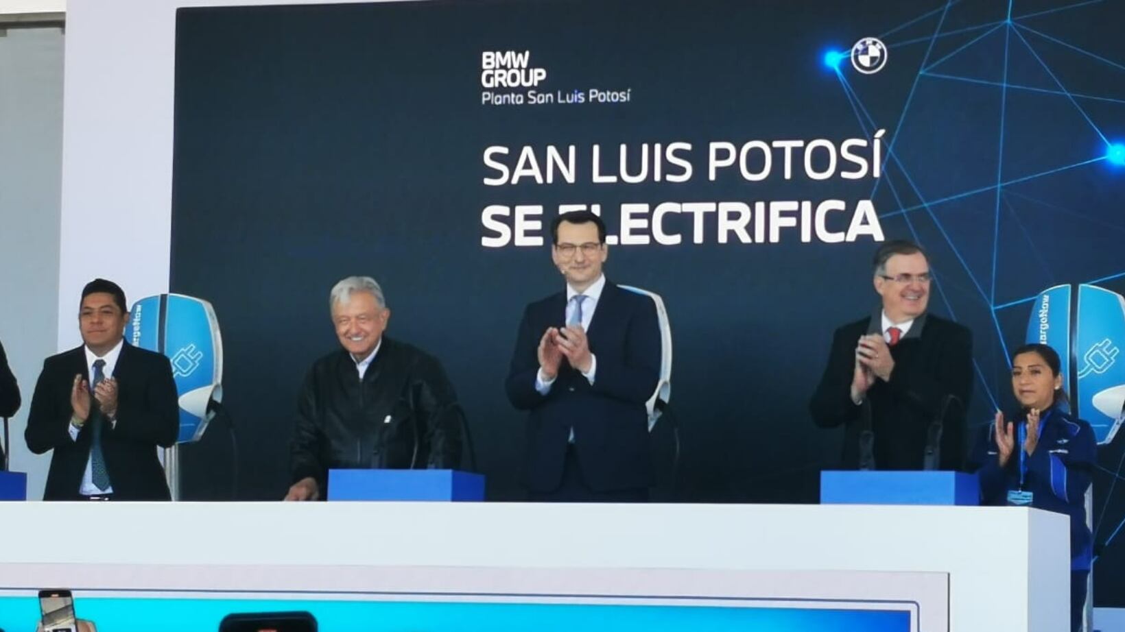 AMLO reconoció que el futuro de la industria está en las energías renovables y en sectores clave como la producción de autos eléctricos y la electromovilidad