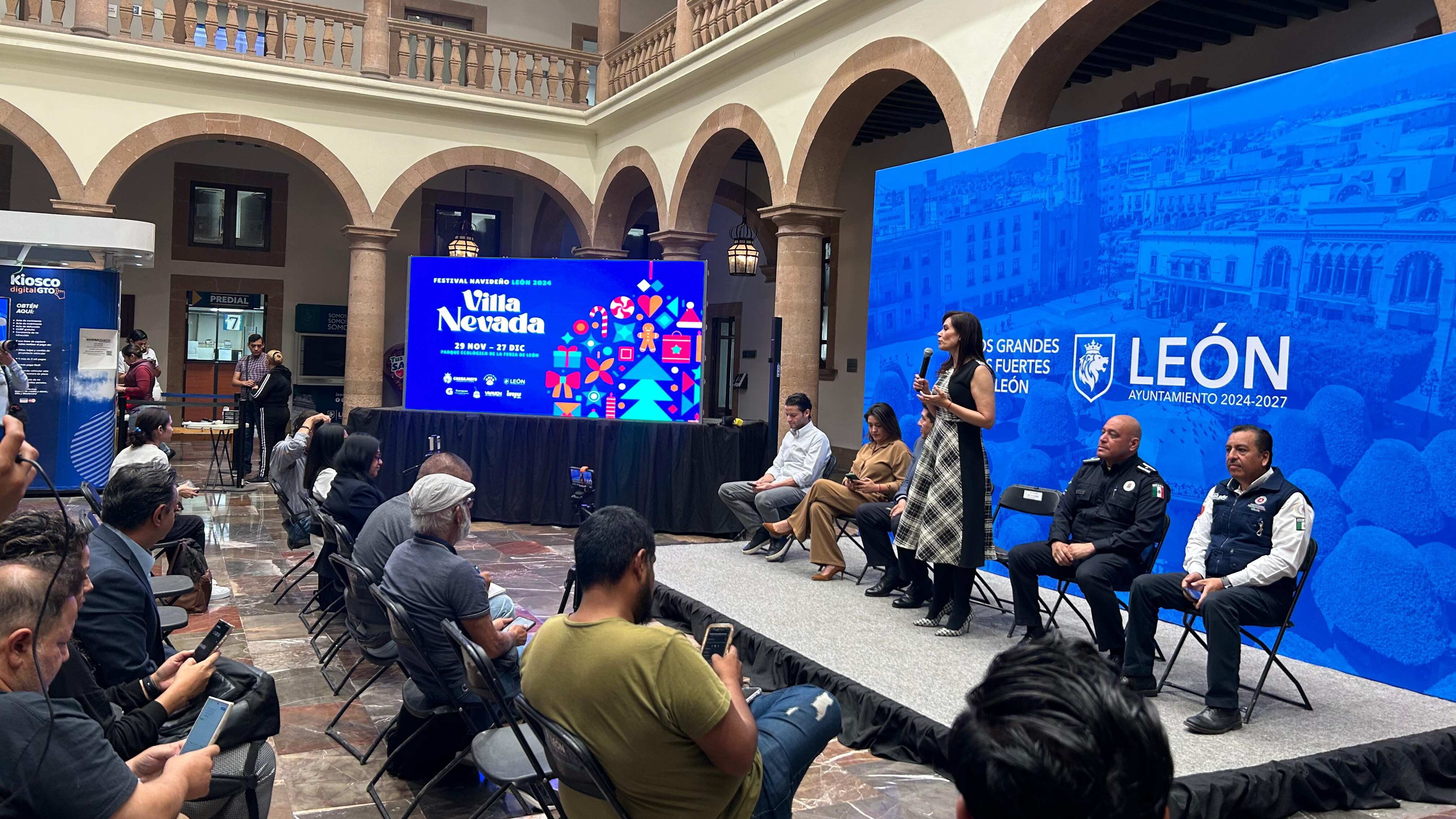 Anuncian la Villa Navideña.