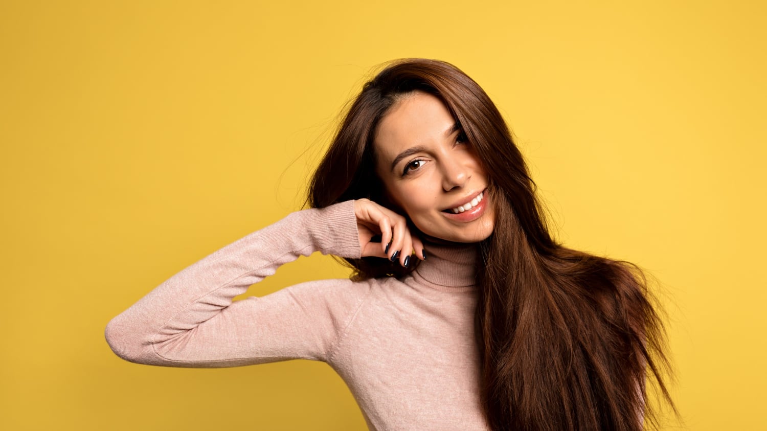 Cabello rizado, teñido, dañado o con canas: cada tipo de fibra necesita una rutina propia