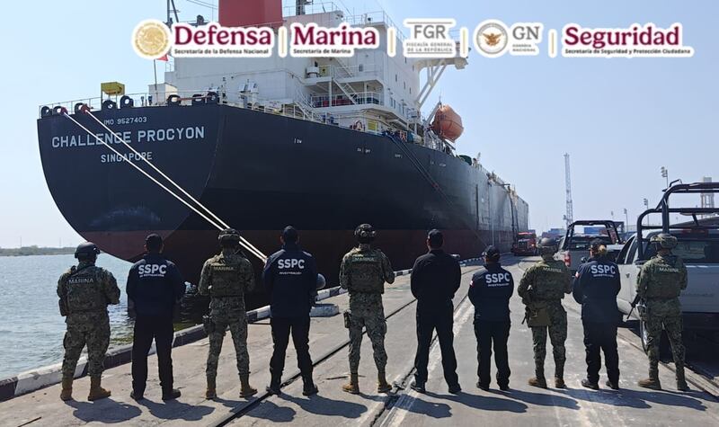 Se aseguraron 10 millones de litros de diésel, 192 contenedores, 23 tractocamiones con remolque, diversas armas de fuego y municiones, entre otros materiales