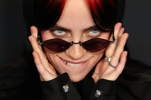 Billie Eilish rompe las redes con foto en bikini