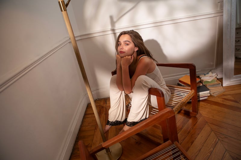 Reconocida por su talento en pantalla y su influencia positiva, ella encarna el espíritu de Aerie: real, libre y sin filtros.