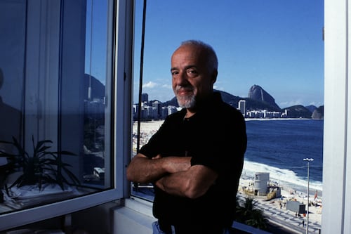 Ocho libros de Paulo Coelho que debes proponerte leer