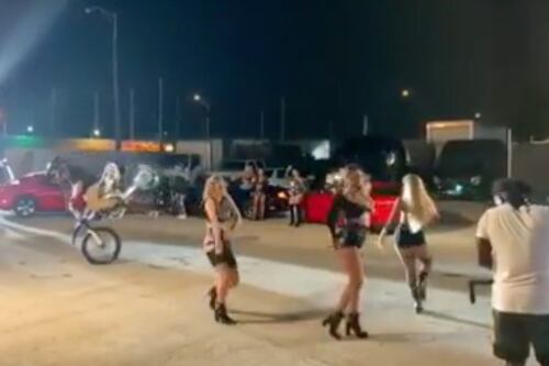 Hombre sufre accidente en filmación de video de Alexis y Fido