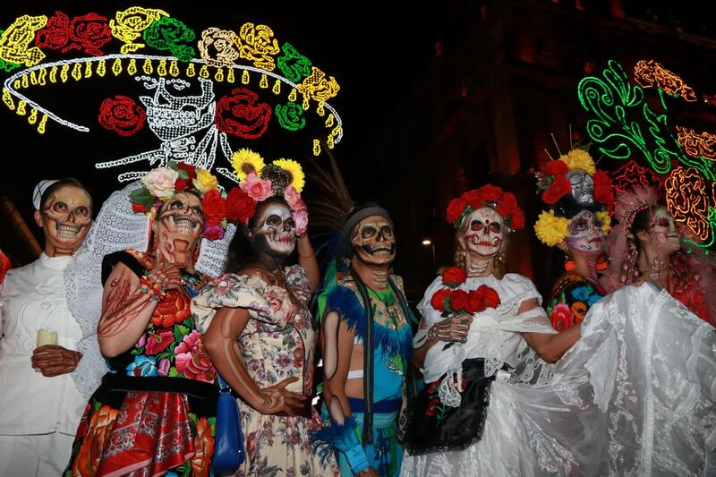 Encendido decorativo por el Día de Muertos en el Centro Histórico