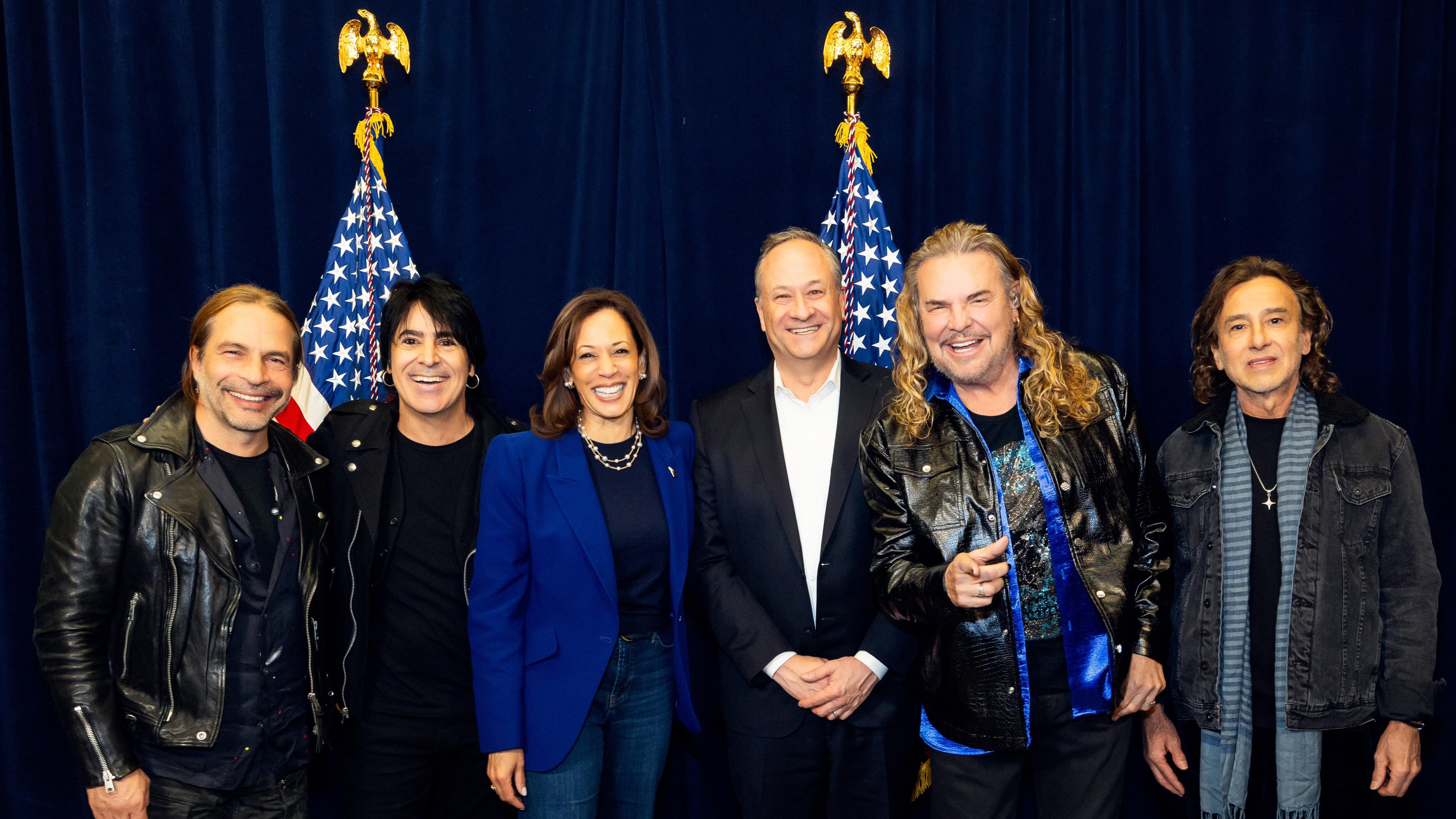 Maná reafirma su apoyo a Kamala Harris