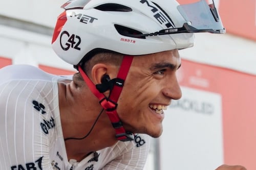 ¿Se le fue el maillot? Así quedó Isaac del Toro en el UAE Tour 2026