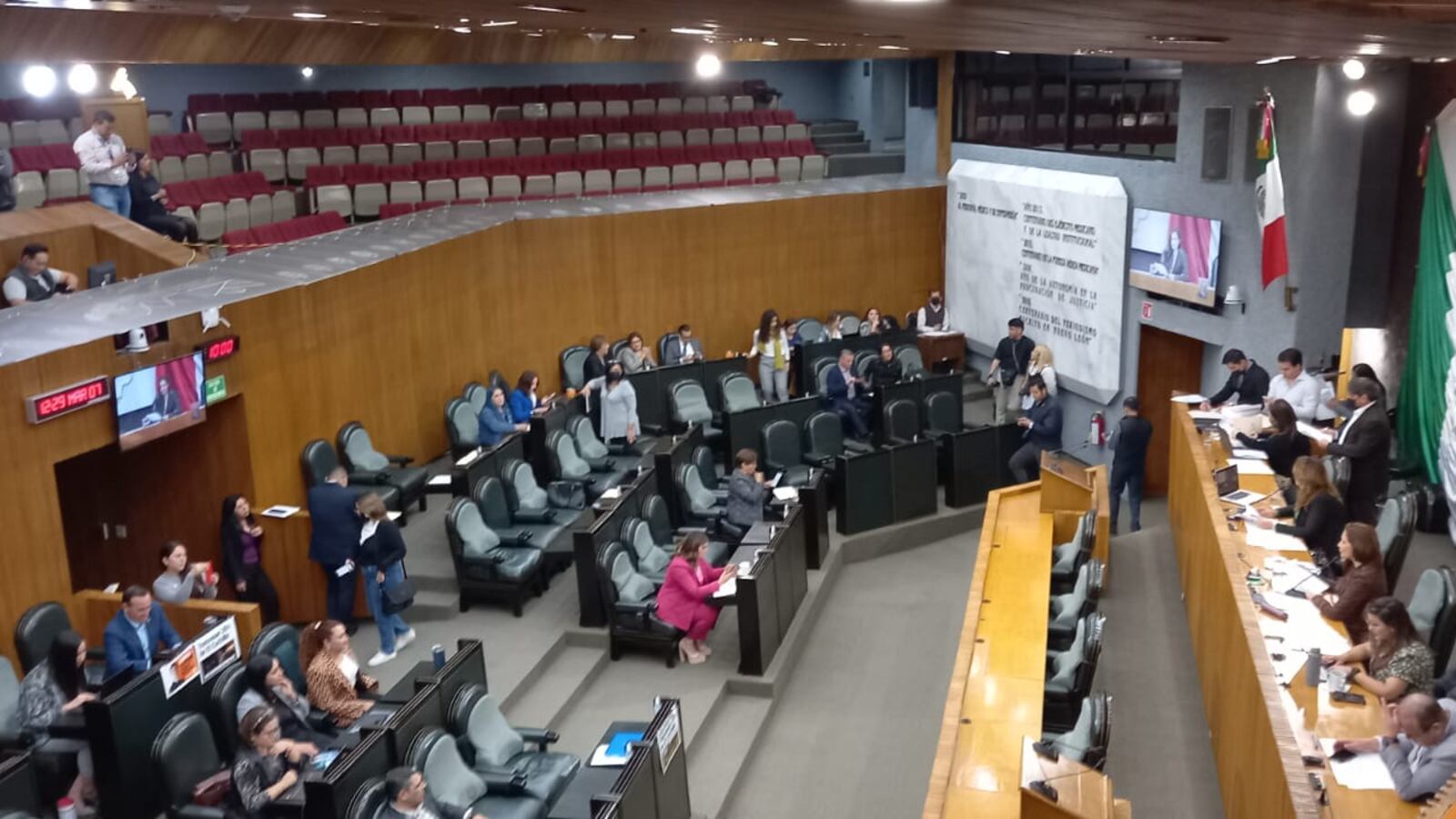 Durante la sesión ordinaria de Pleno se leyó la solicitud y se turnó a la Comisión de Desarrollo Urbano.