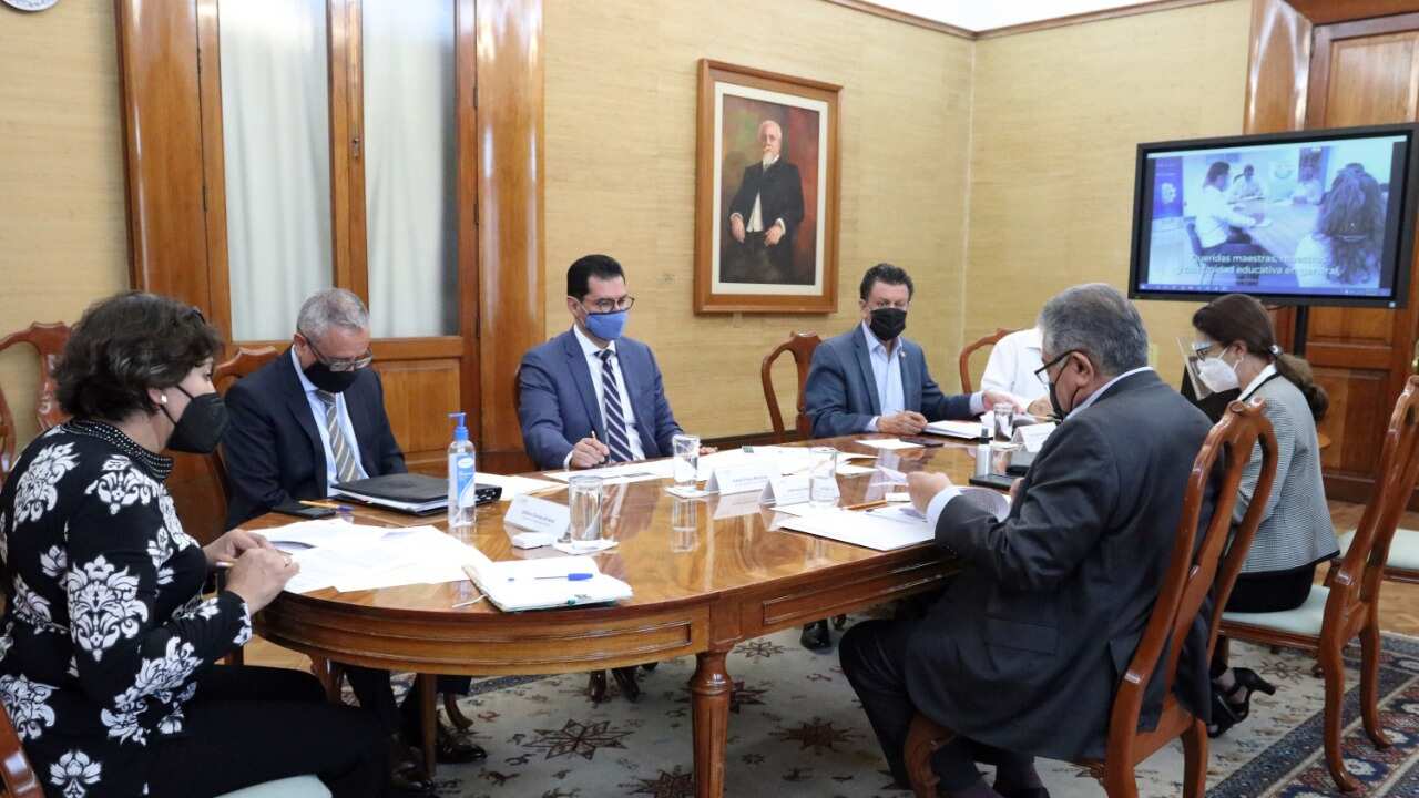 Reunión del SNTE con la SEP.