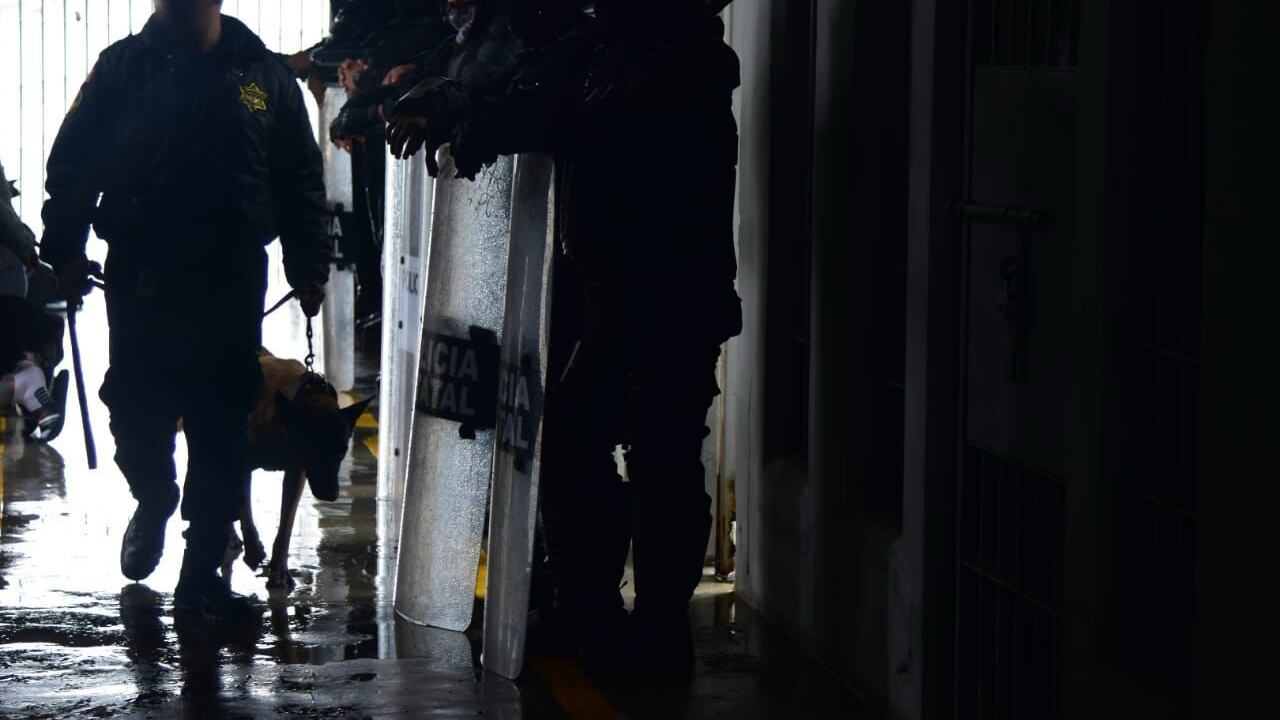 Integrantes de Fuerza Penitenciaria y de Fuerza Civil realizaron la revisión este lunes.