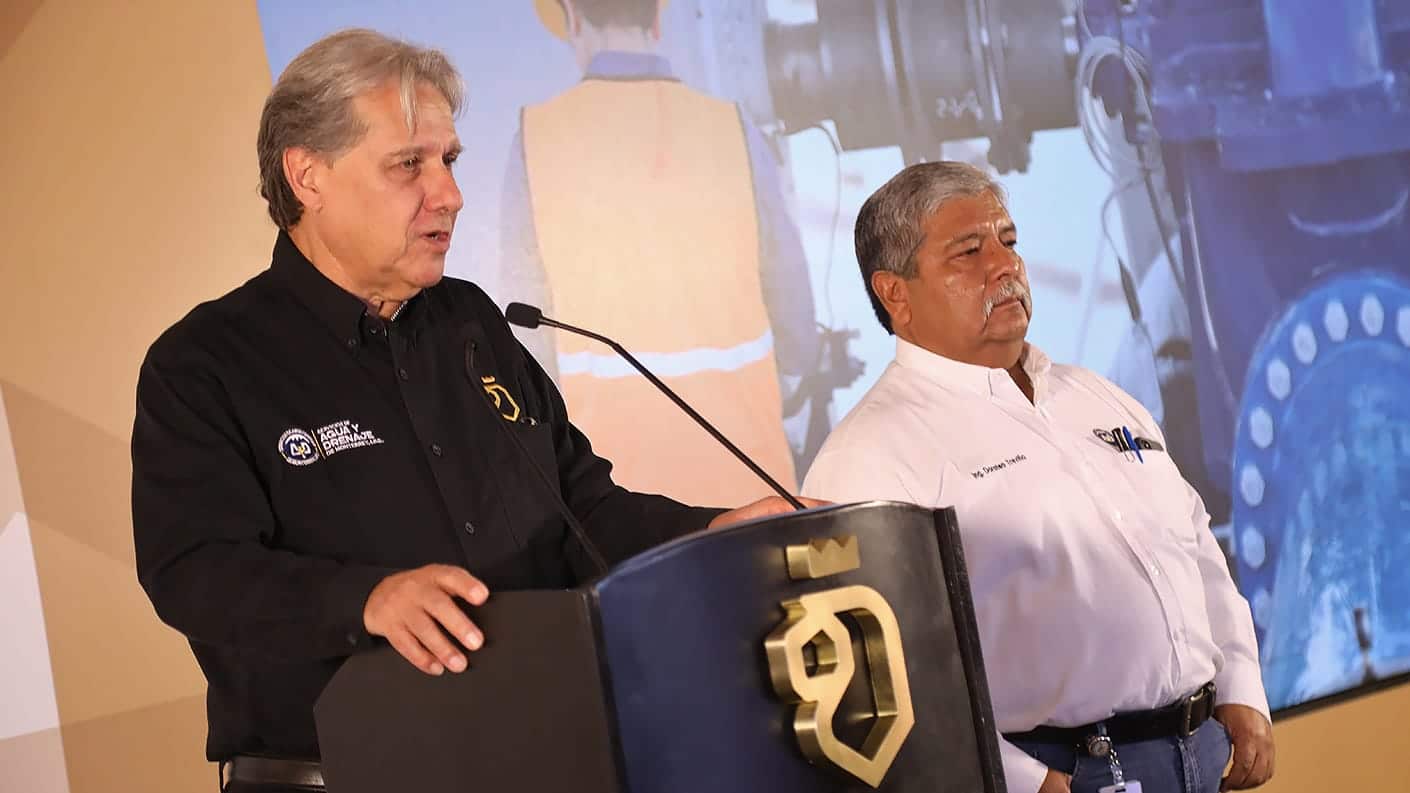 Juan Ignacio Barragán, director de Agua y Drenaje y Doroteo Treviño, asesor técnico de la paraestatal.