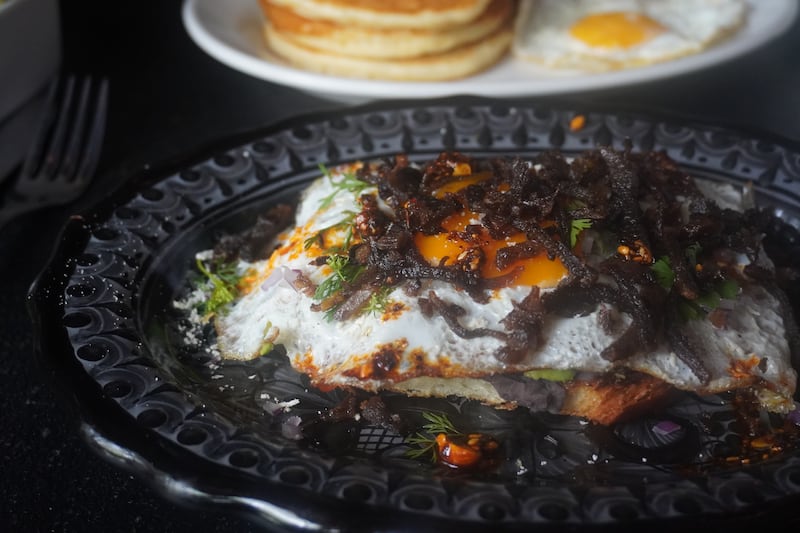 Cantina Filomeno abre sus mañanas con escamoles, chamorro y sabor tradicionalmente mexicano