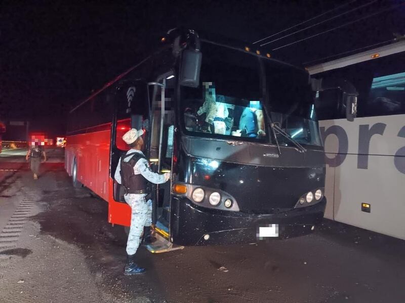 Algunos migrantes fueron localizados en autobuses de turismo.