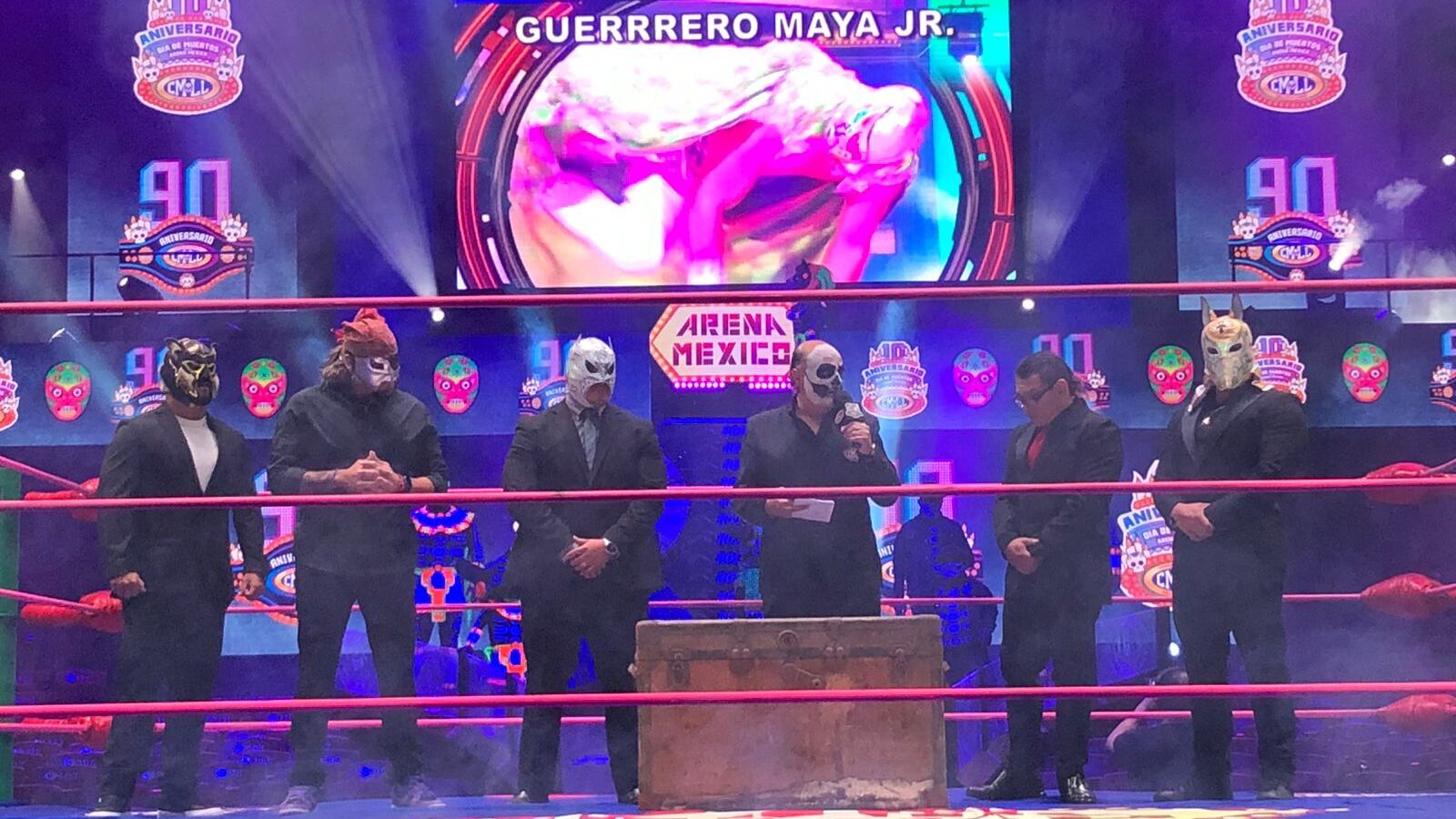 CMLL celebra Día de muertos en la Arena México.
