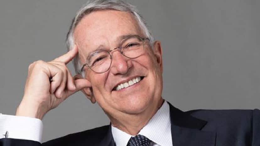 Ricardo Salinas Pliego consultó al “pueblo bueno, sabio y noble” para saber si debía o no borrar los tweets.