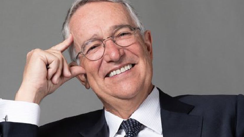 Ricardo Salinas Pliego consultó al “pueblo bueno, sabio y noble” para saber si debía o no borrar los tweets.