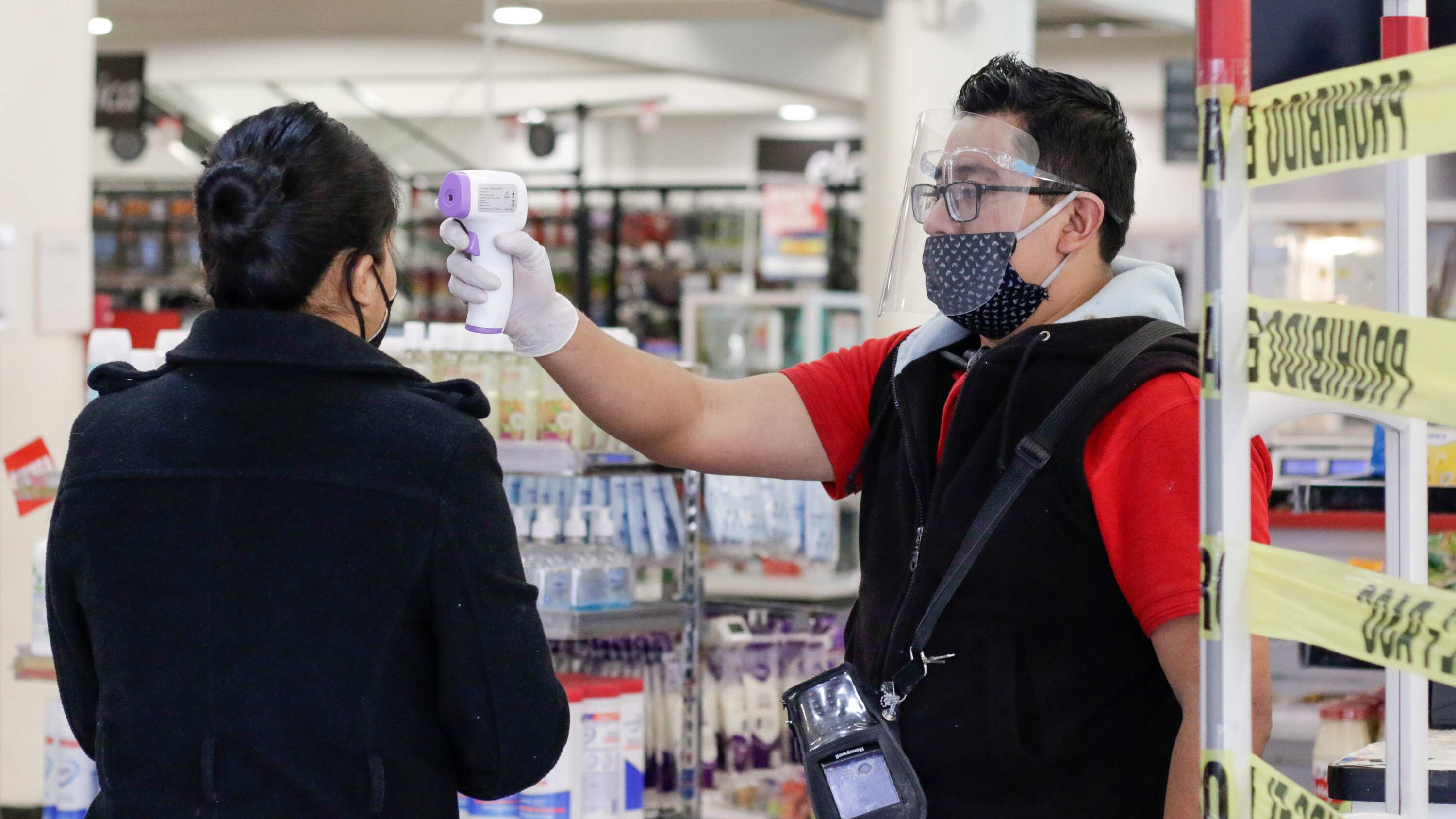 Reducen aforos al 30% en actividades no esenciales