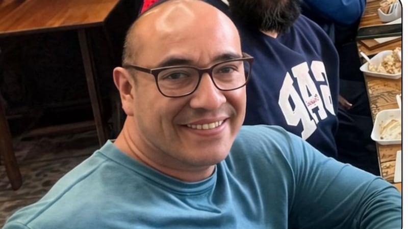 Localizan con vida a camarógrafo de Televisa tras horas desaparecido en barranco