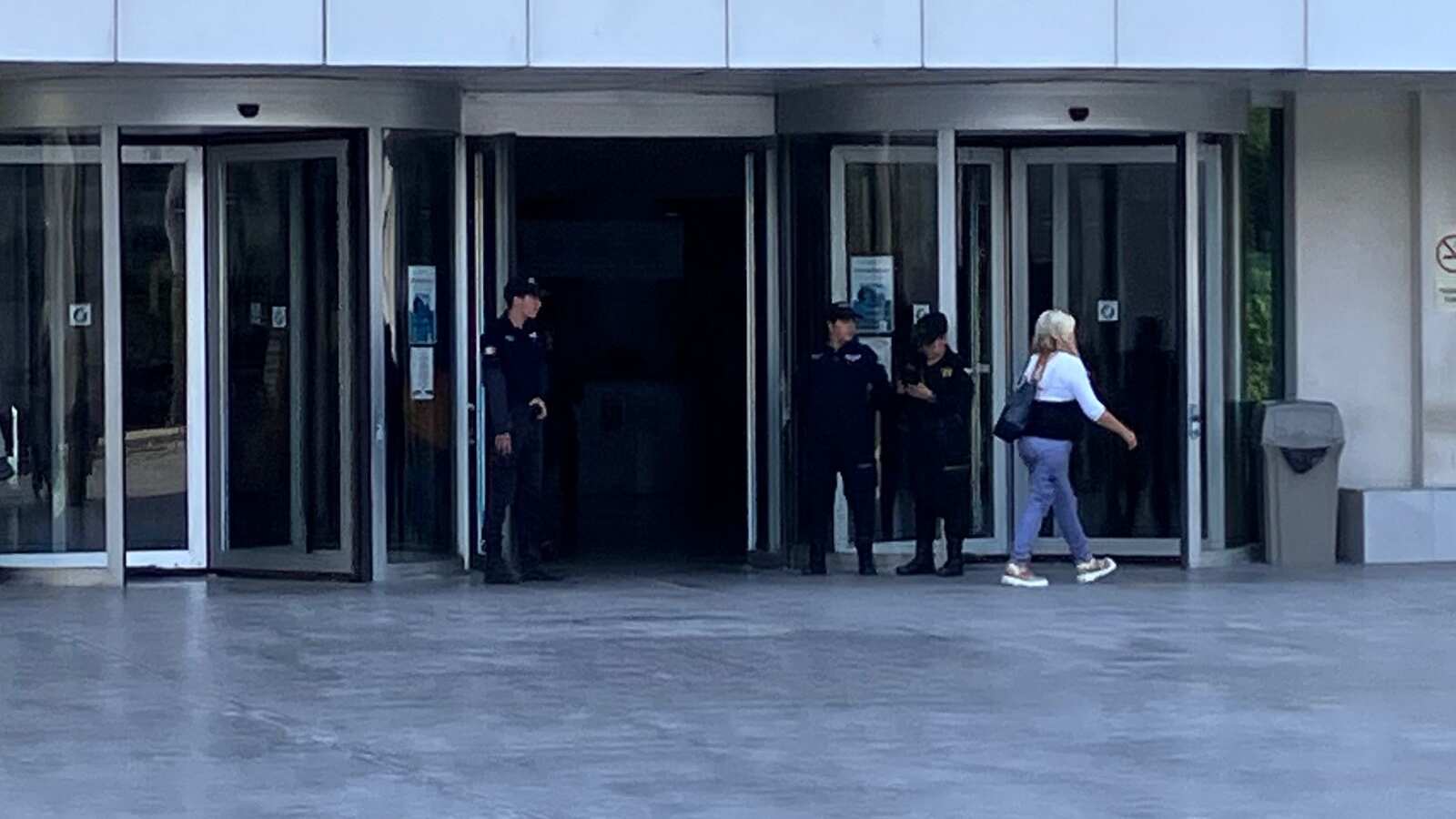 La tarde del miércoles todo lucía tranquilo a las afueras de la Torre.