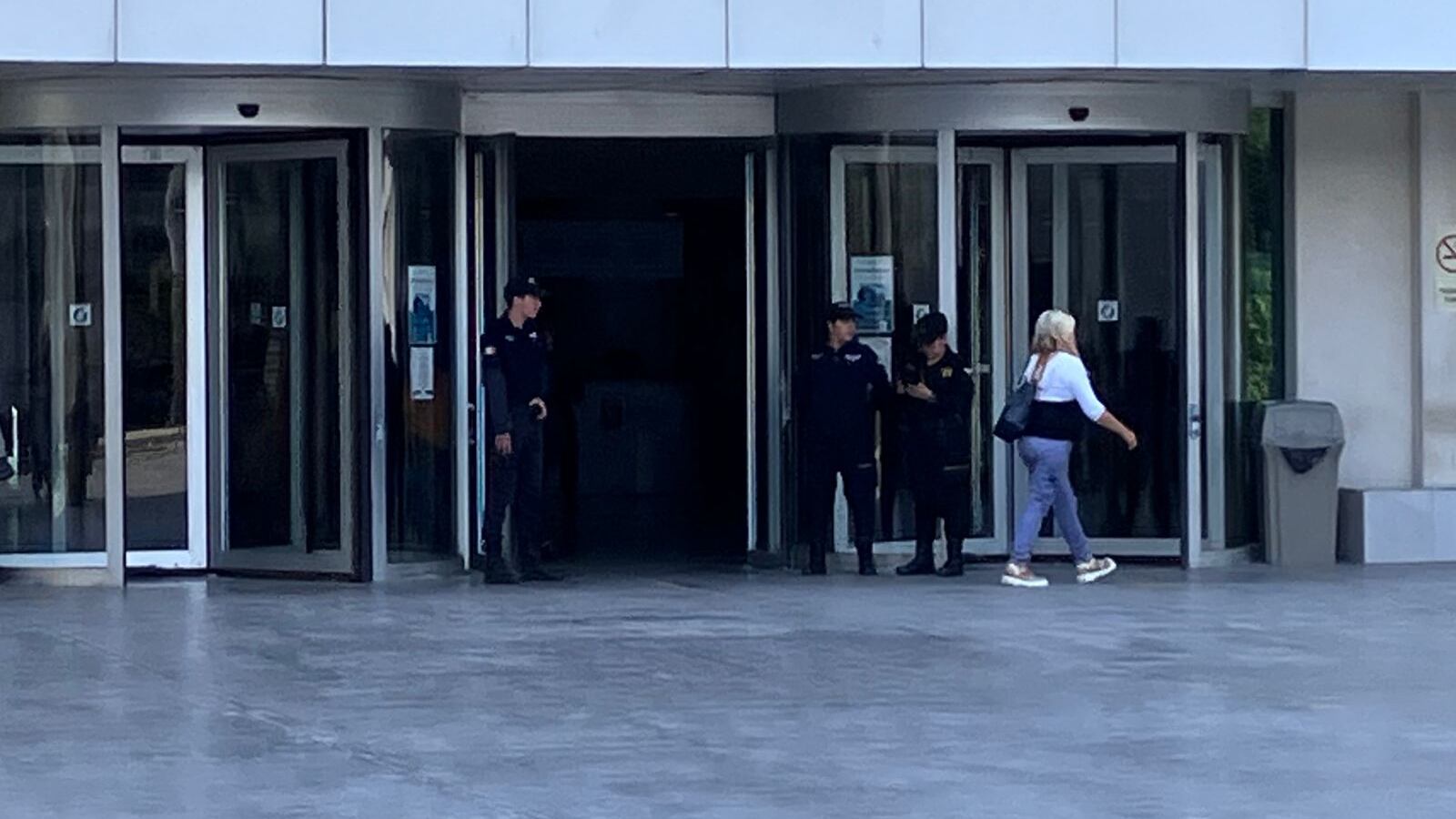 La tarde del miércoles todo lucía tranquilo a las afueras de la Torre.