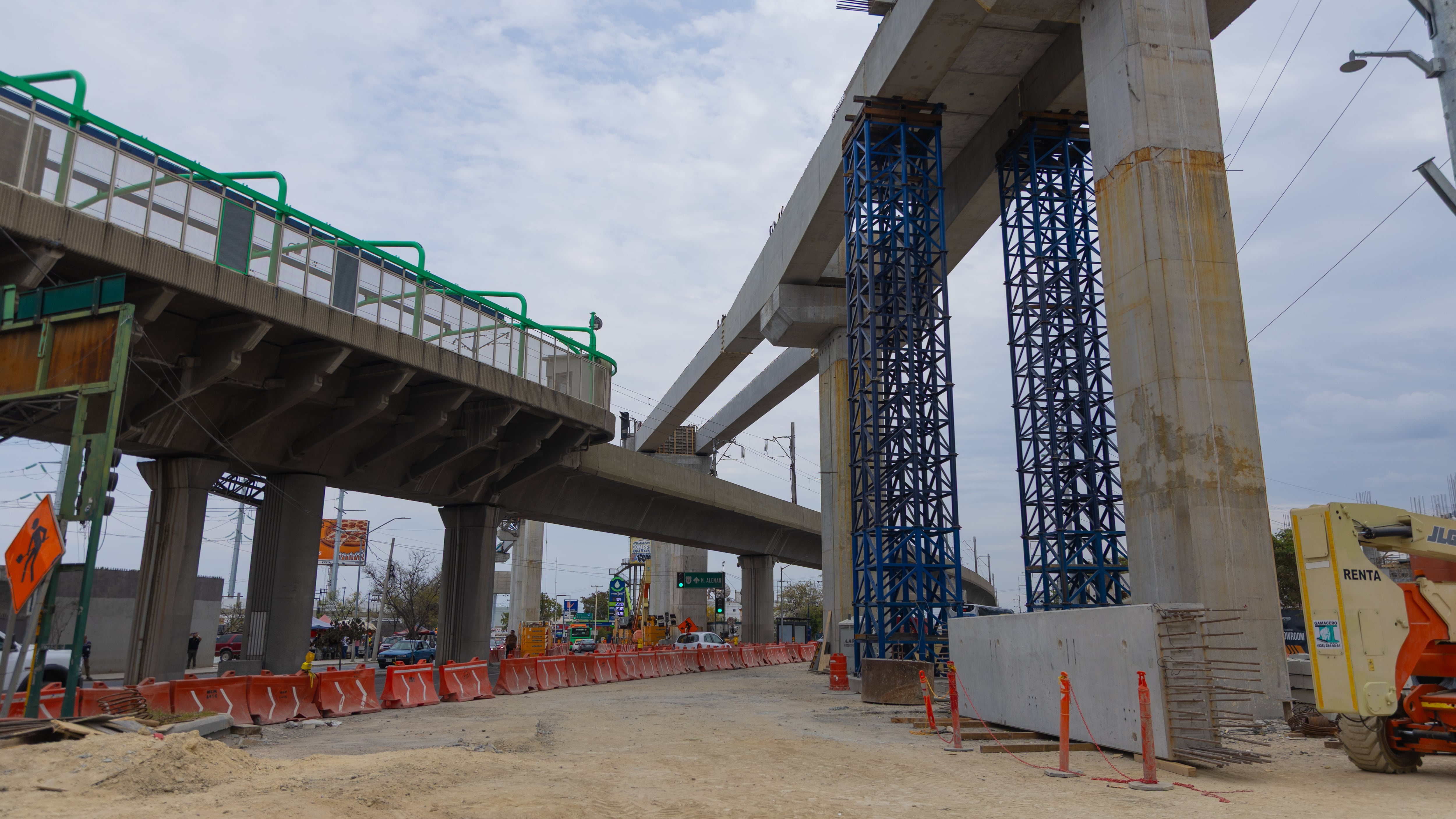El mandatario estatal destacó la fuerza laboral de más de 4 mil personas que trabajan en estas obras.