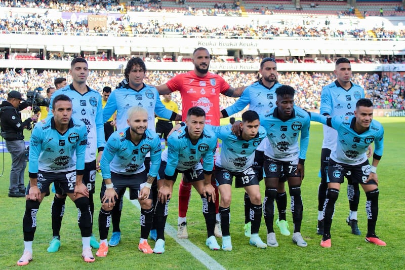 Gallos Blancos.