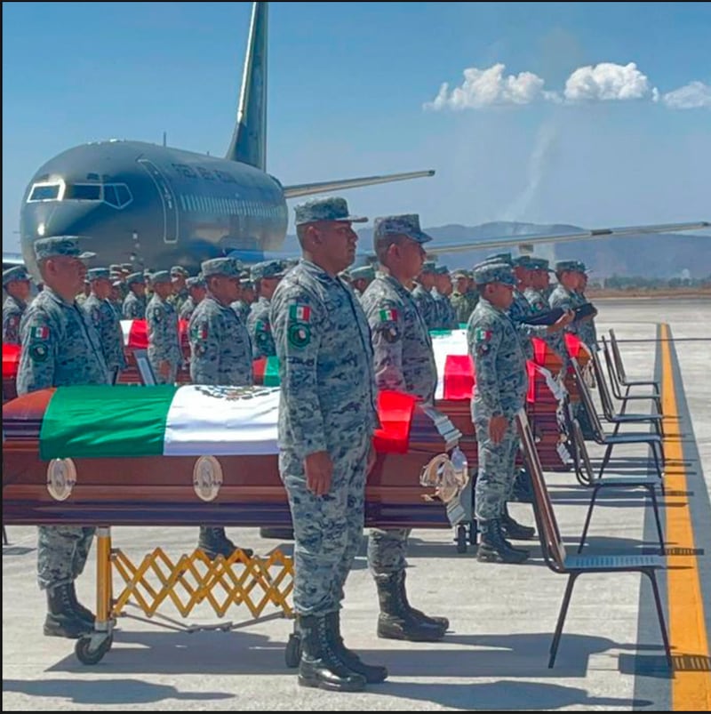 Honores a militares caídos