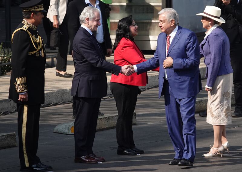 CIUDAD DE MÉXICO, 09FEBRERO2023.- Andrés Manuel López Obrador, presidente de México, acompañado por Beatriz Gutiérrez Müller, investigadora y primera dama, así como de: Luis Cresencio Sandoval, secretario de la Defensa Nacional; Rafael Ojeda, secretario de Marina; Alejandro Armenta Mier; presidente de la Mesa Directiva del Senado; Santiago Creel, presidente de la Mesa Directiva de Diputados, y Norma Lucía Piña Hernández, ministra presidenta de la Suprema Corte de Justicia de la Nación, acontecieron la representación de la Marcha de la Lealtad, hecho histórico en el que el presidente Francisco I. Madero entró hacia Palacio Nacional escoltado por cadetes del Heroico Colegio Militar en 1913. 
FOTO: GALO CAÑAS/CUARTOSCURO.COM