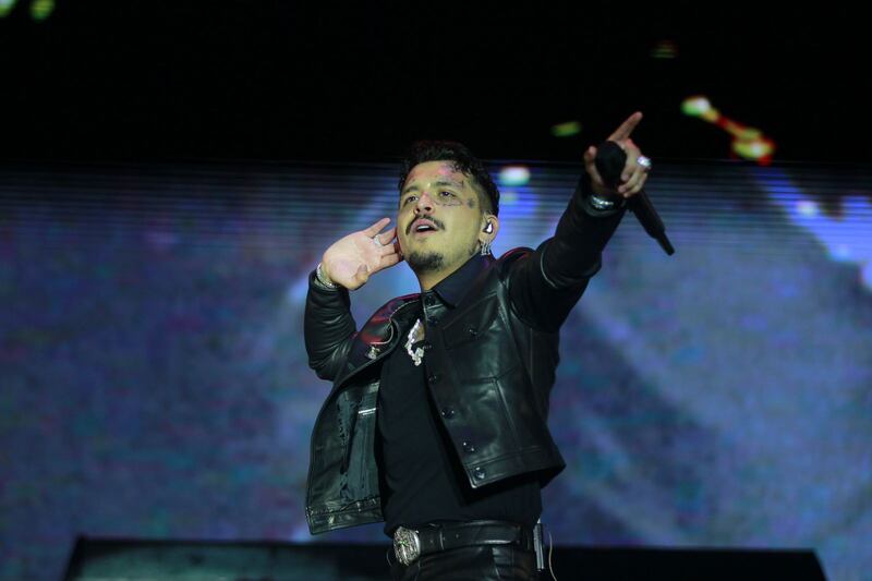 El cantante se presentó en las Fiestas de Octubre de Guadalajara.