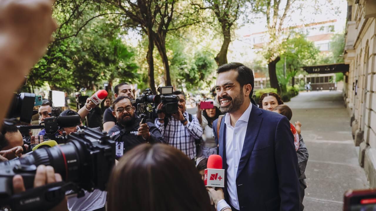 Acudió a ejercer su voto en la colonia Condesa, en la alcaldía Cuauhtémoc. (Especial)