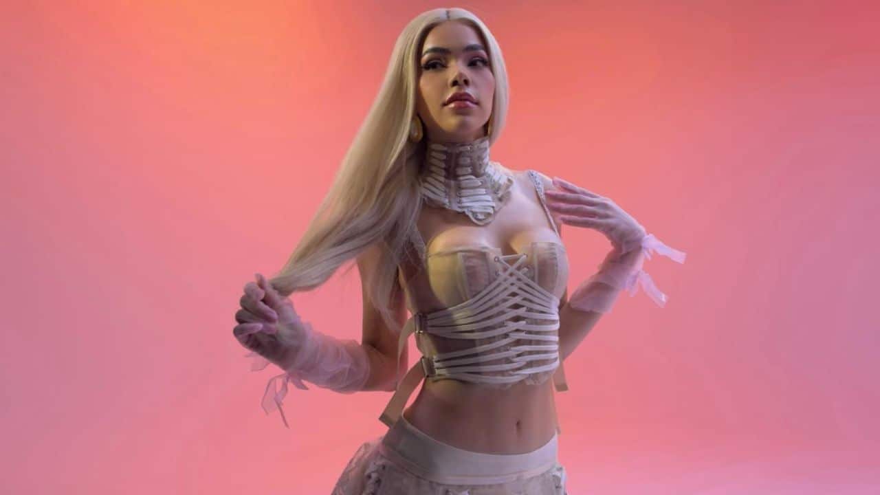 Kenia Os revela todos los detalles de su nuevo álbum ‘Pink Aura’