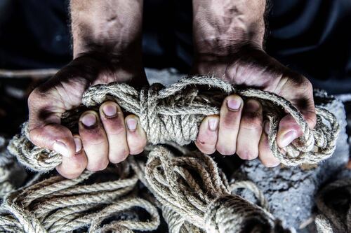 Tábano: Explora los límites de tu sexualidad con ataduras eróticas