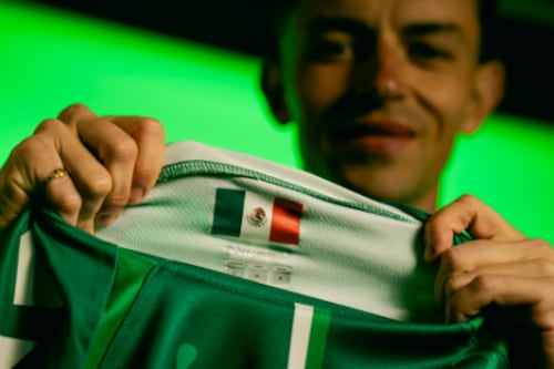 ¡Le sale lo azteca! Álvaro Fidalgo presenta nueva sudadera del Betis con estilo mexicano