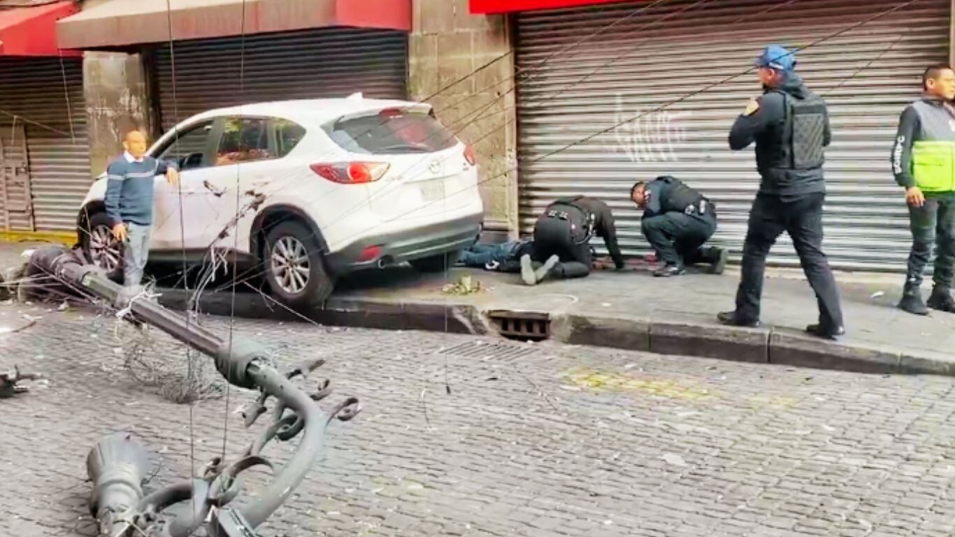 Mujer embiste a policía auxiliar en el Centro de la CDMX