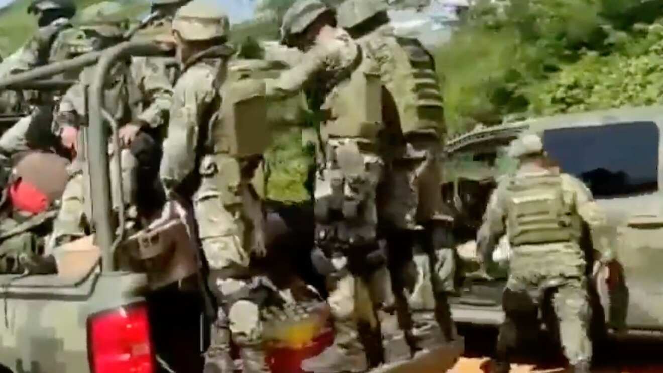 Militares son echados de la comunidad de Arcelia, en Guerrero.