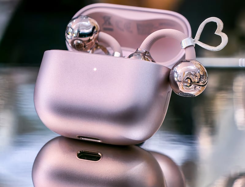 Huawei y Plata Villa se unen para demostrar que la tecnología también se lleva como joya, con accesorios inspirados en los FreeClip 2 que conectan diseño, lifestyle y audio premium