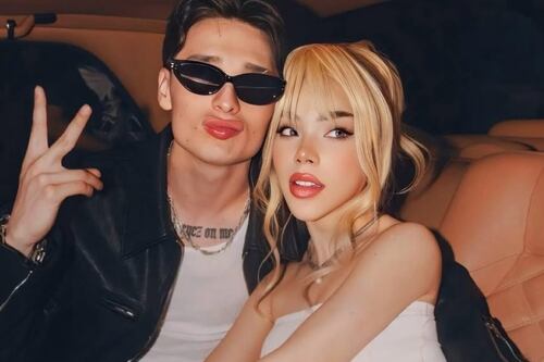 Peso Pluma comparte emotivas fotos junto a Kenia Os en Disneyland