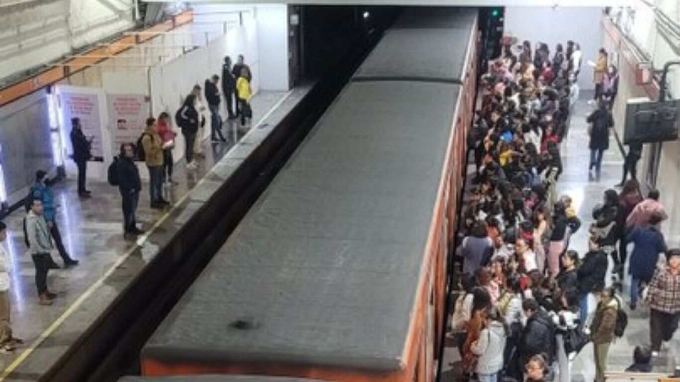 Alta demanda de usuarios en el Metro CDMX