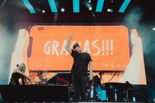 Cantante Melendi logra posicionar empresa de construcción de viviendas de lujo en España