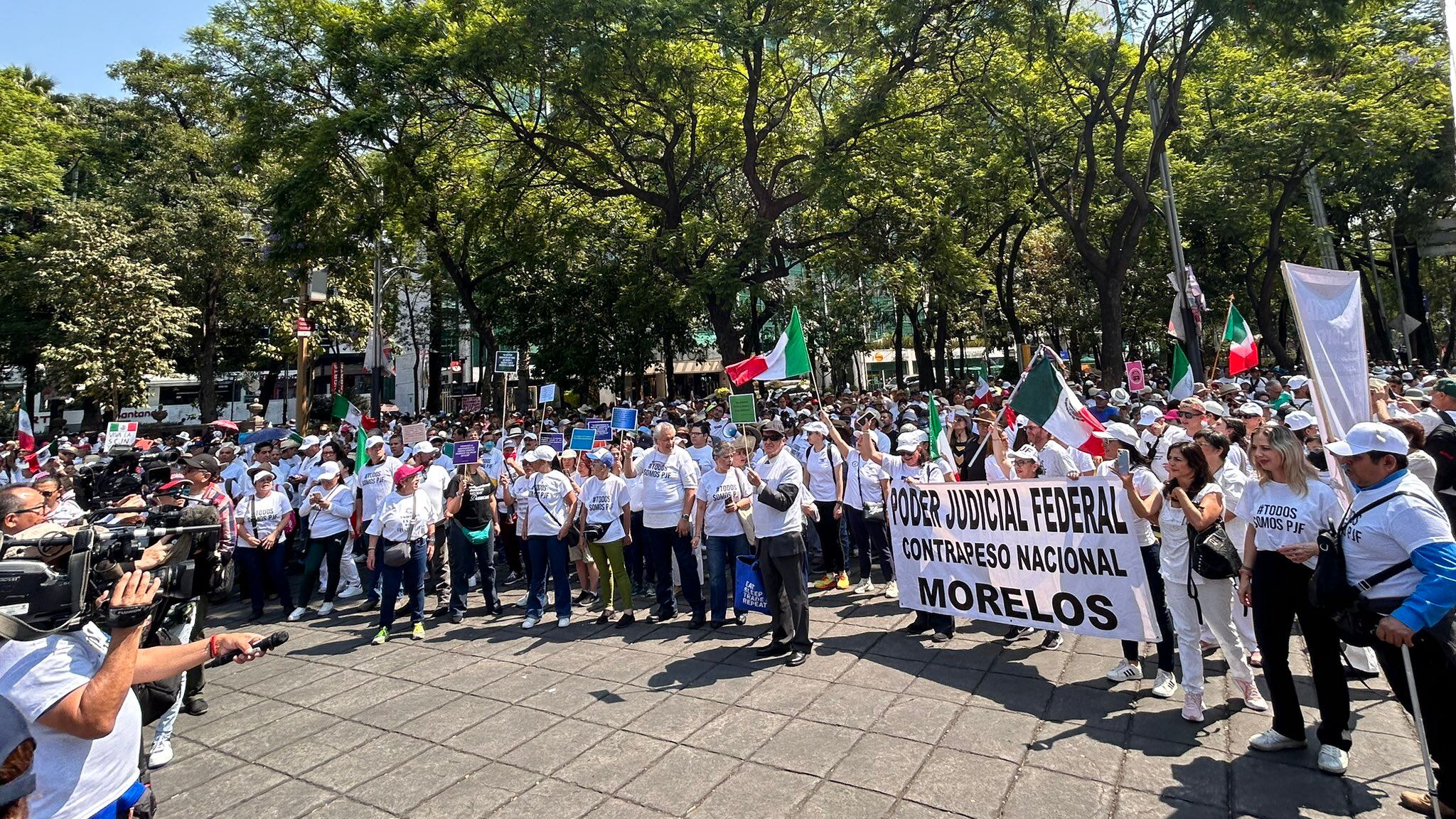 Se congregaron este domingo en el Ángel de la Independencia. (@EmilioAlvarezI)