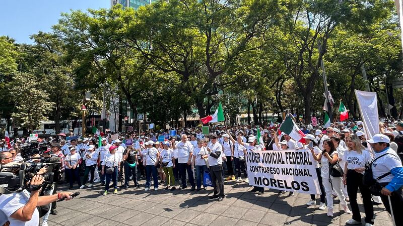 “¡Fuera dictador!”: Trabajadores del Poder Judicial marchan en el Ángel por respeto a autonomía